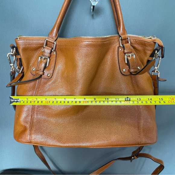 KATTEE large capacity shoulder bag with metal feet and buckle details - Picture 13 of 16